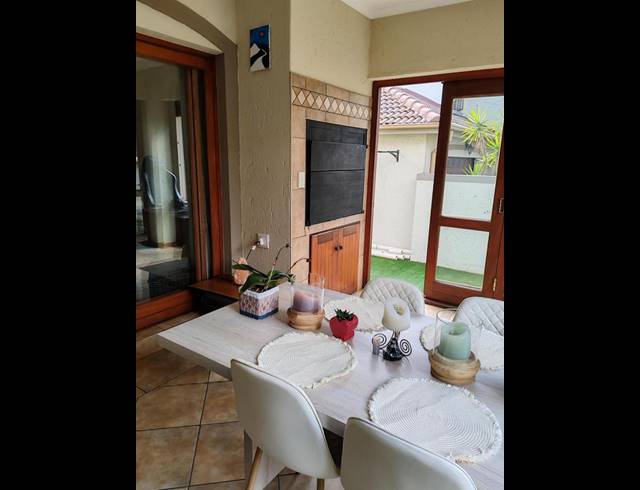 3 BEDROOM TOWNHOUSE FOR SALE IN MIDSTREAM ESTATE